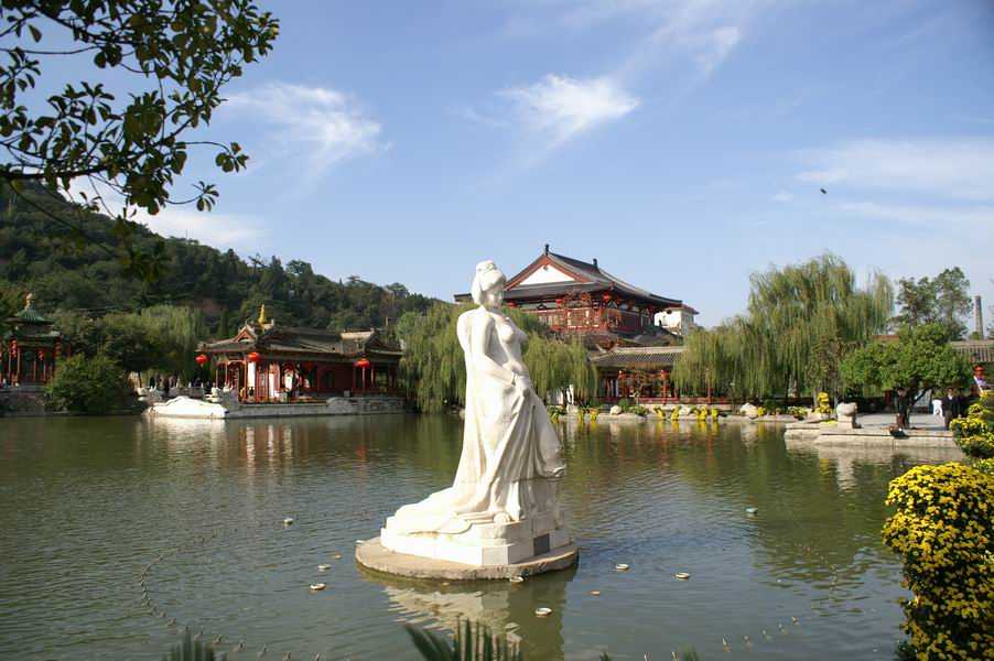 西安、兵馬俑、華清池、華山、乾陵、法門寺、