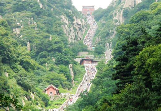 去泰山觀日出-泰山臥高