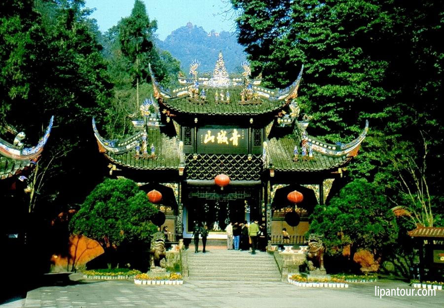 成都、青城山、蜀南竹海、圣靈山大溶洞5天雙飛